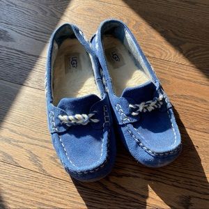 UGG blue flats/moccasins/loafer size 7 suede leather with fur insole